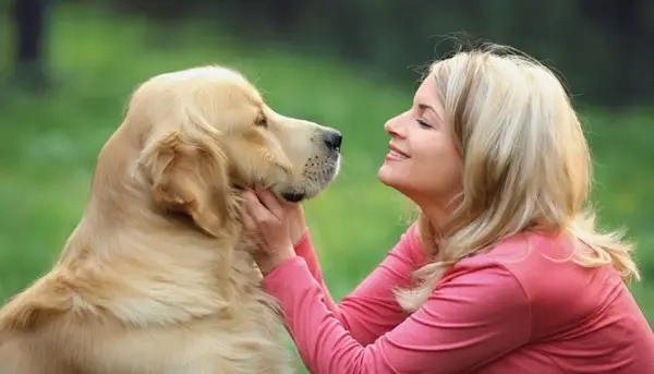 femme avec son chien